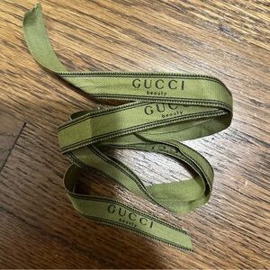 Gucci Ribbon Beauty